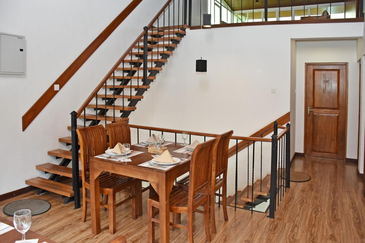 Oyo 430 The Turf Villa Нувара-Елія Екстер'єр фото