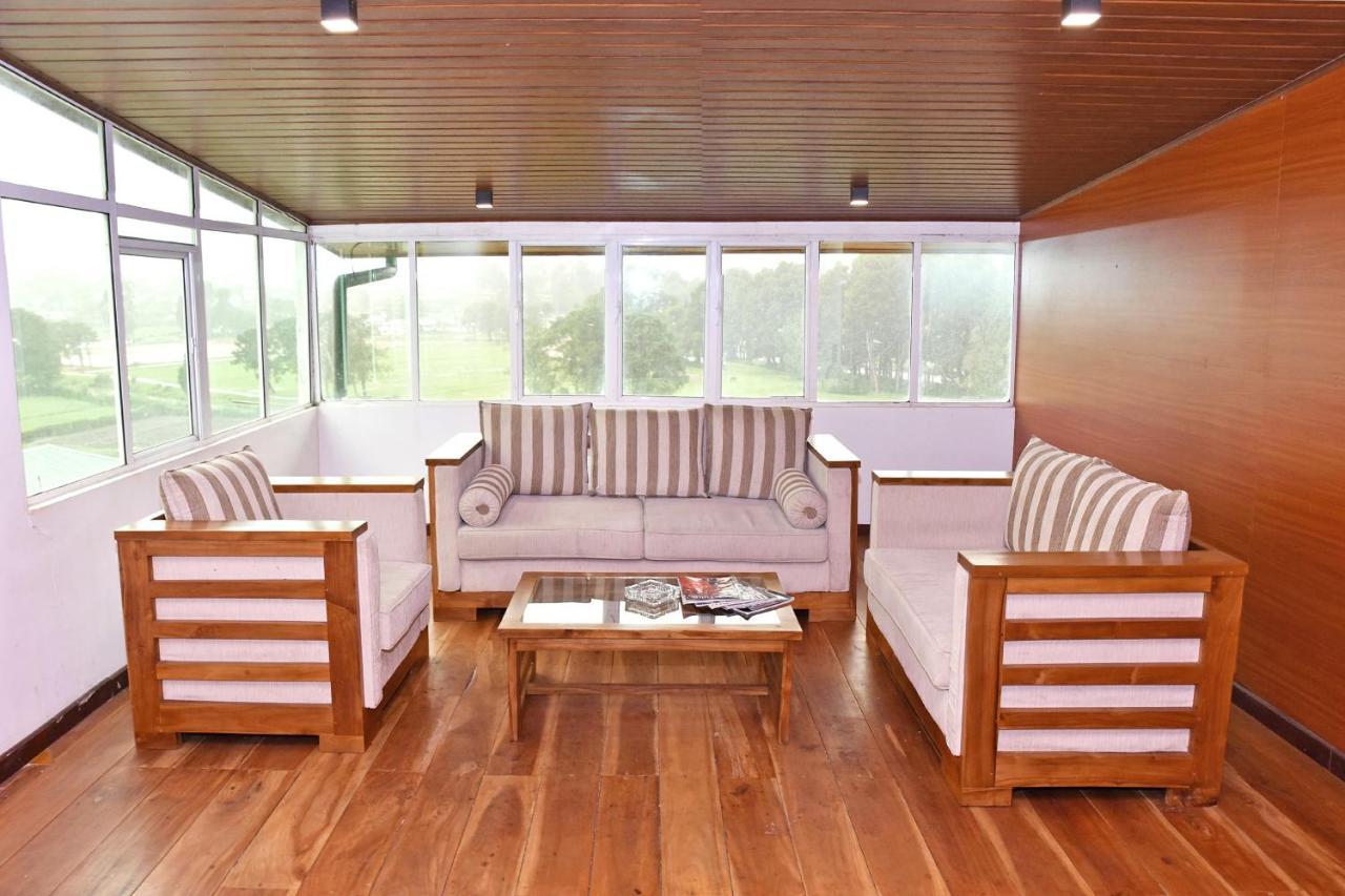 Oyo 430 The Turf Villa Нувара-Елія Екстер'єр фото