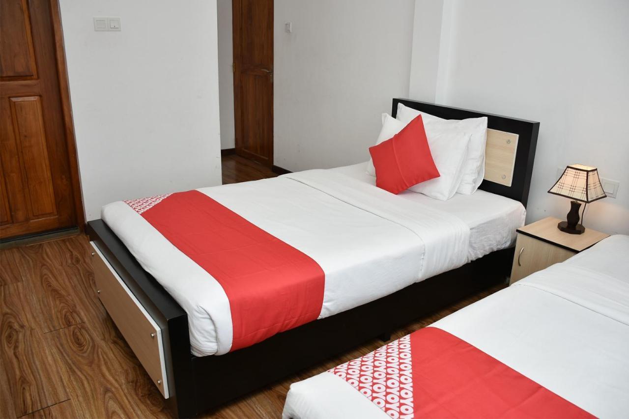 Oyo 430 The Turf Villa Нувара-Елія Екстер'єр фото